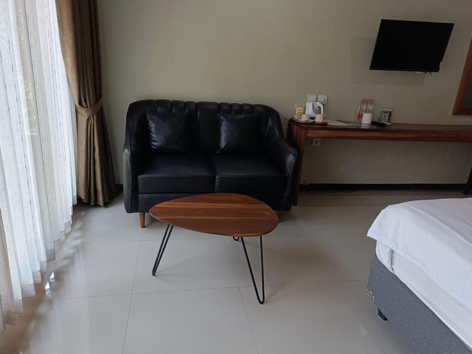 Hastina Hotel Lombok Матарам Екстериор снимка