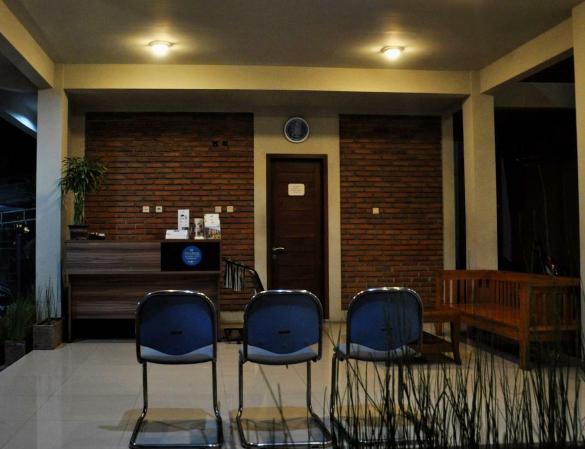 Hastina Hotel Lombok Матарам Екстериор снимка